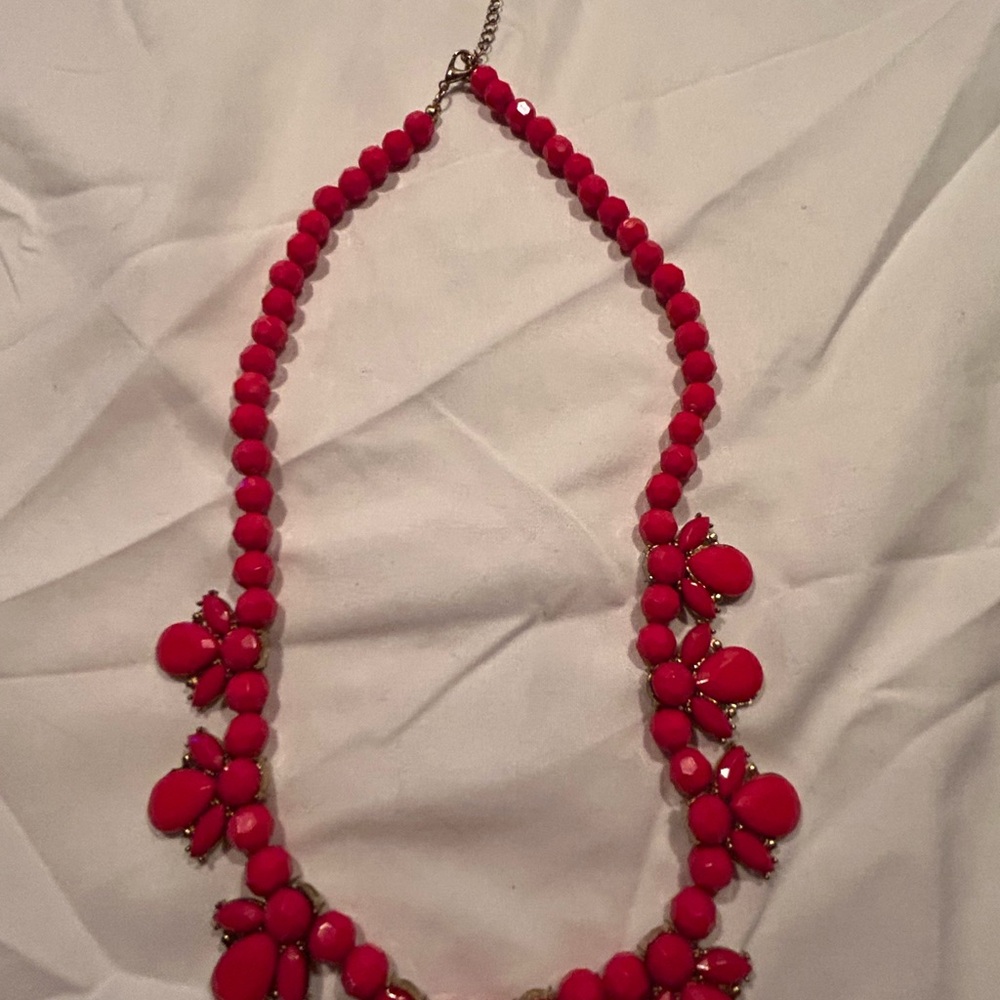 EUC Vintage Elegant Red Floral Necklace-Like New-Barely Worn!